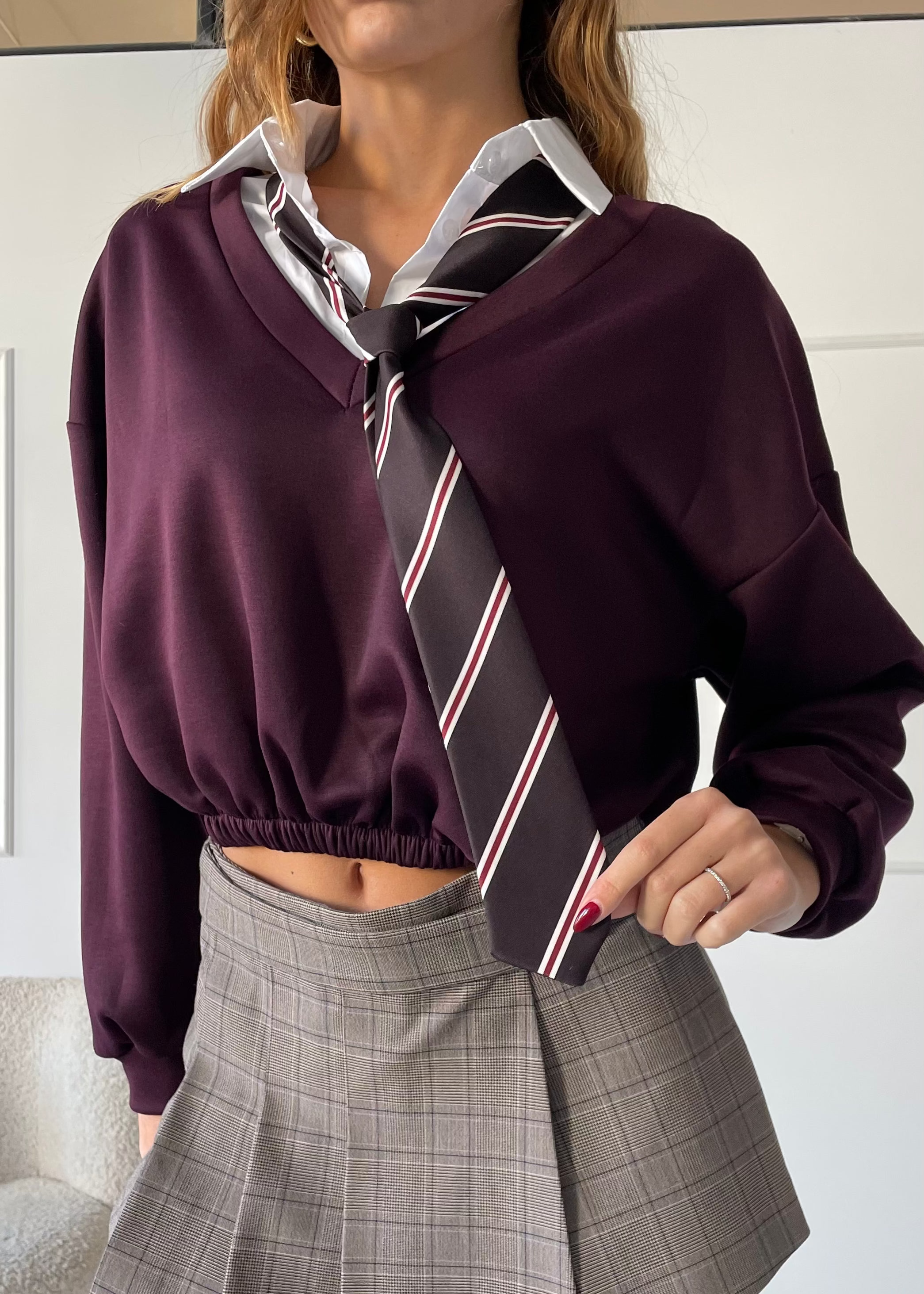ABIGAIL - set felpa crop burgundy con cravatta e camicia