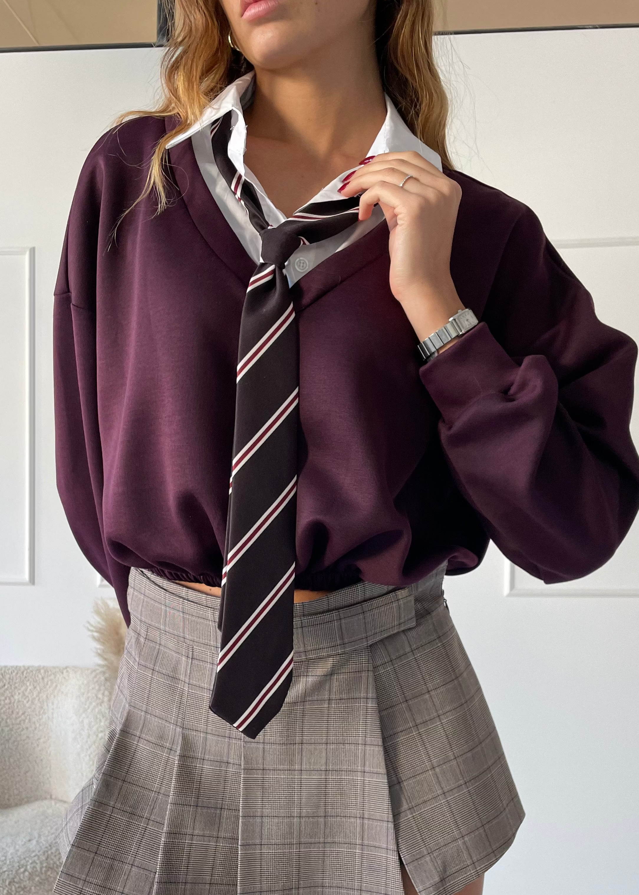 ABIGAIL - set felpa crop burgundy con cravatta e camicia