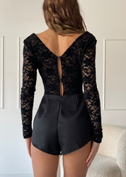 MAYA - tuta corta con fiocco e top in pizzo