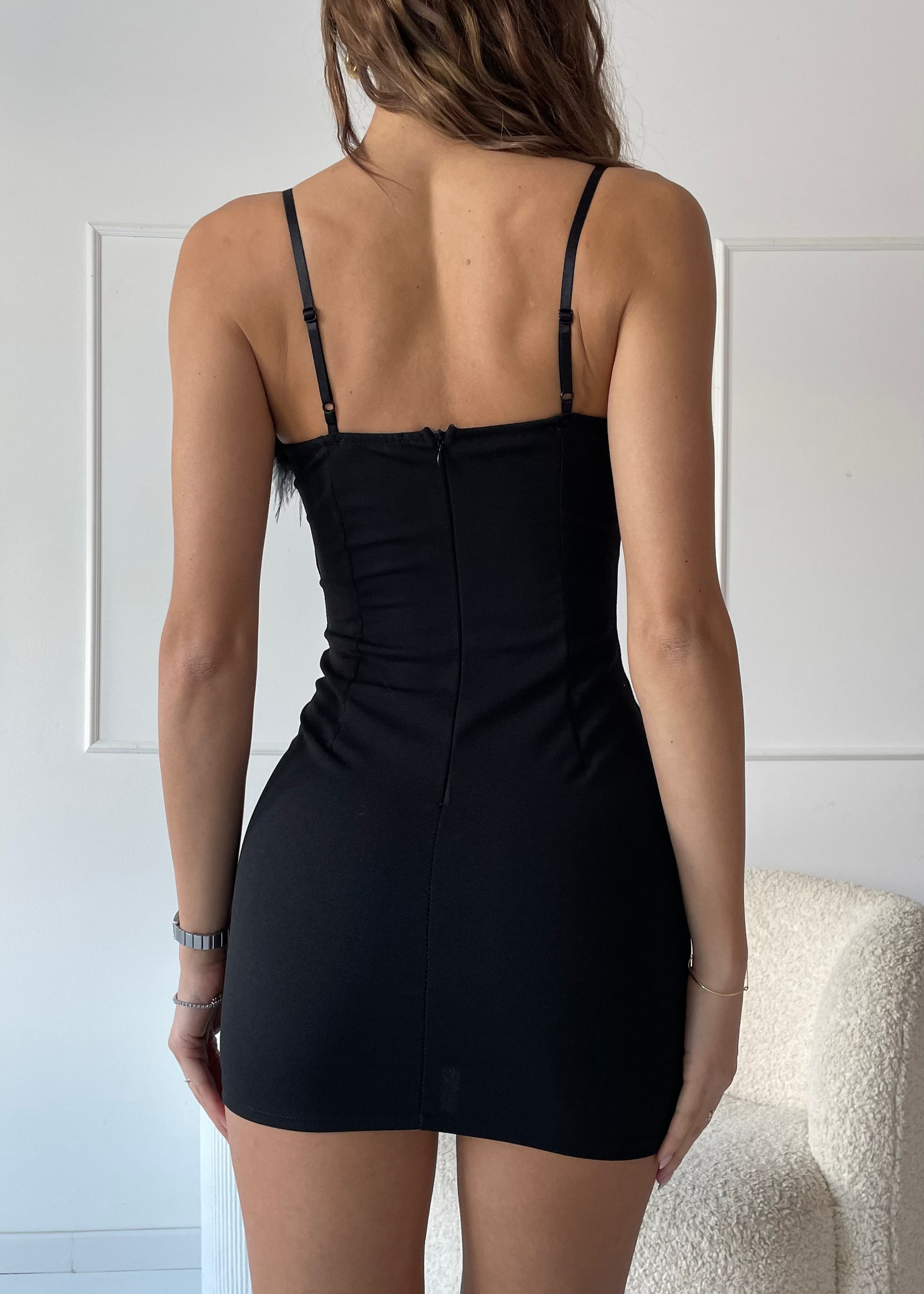 LOUCIA - vestito tubino mini con scollo con piume