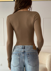 CLOTILDE - body nude a maniche lunghe, scollatura asimmetrica con foro per pollice