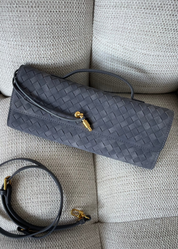 FANNY - borsa pochette grigia con chiusura decorativa oro