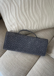 FANNY - borsa pochette grigia con chiusura decorativa oro