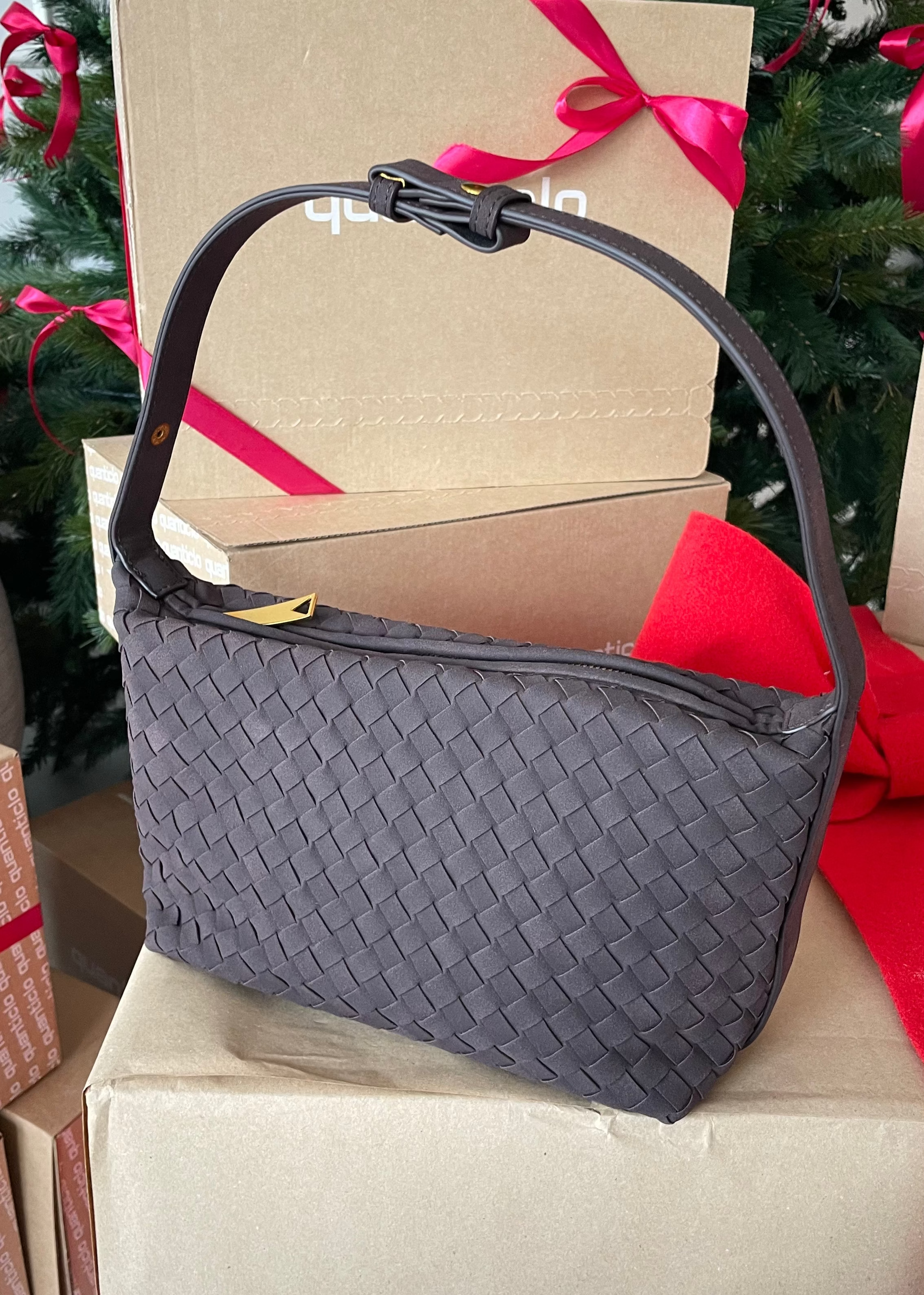 MUSE - borsa marrone intrecciata con manico regolabile 2 lunghezze