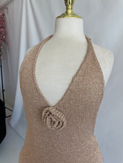 VERO - vestito lungo in maglia lurex oro con applicazione rose