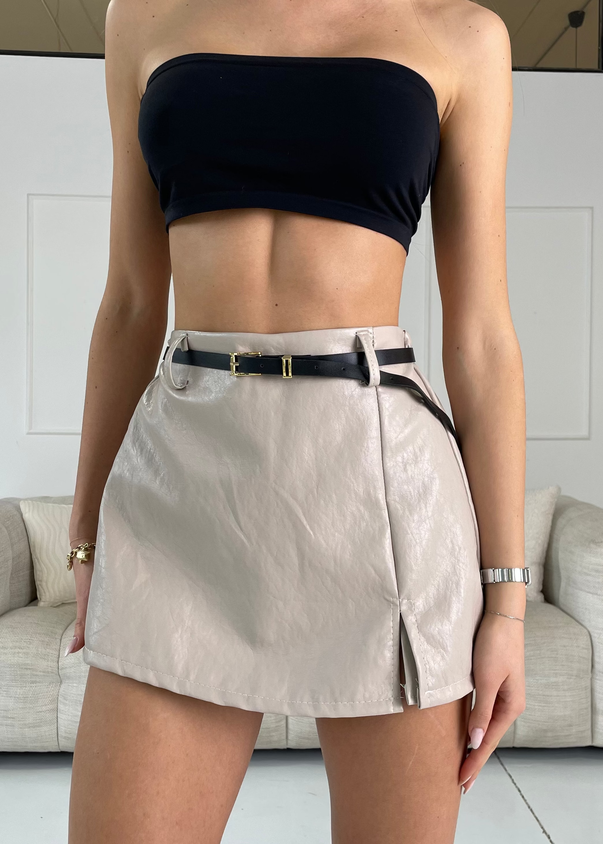 JIRMA - gonna shorts in finta pelle beige con cintura