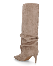 JUNI - tivale alto in materiale scamosciato beige arricciato con tacco