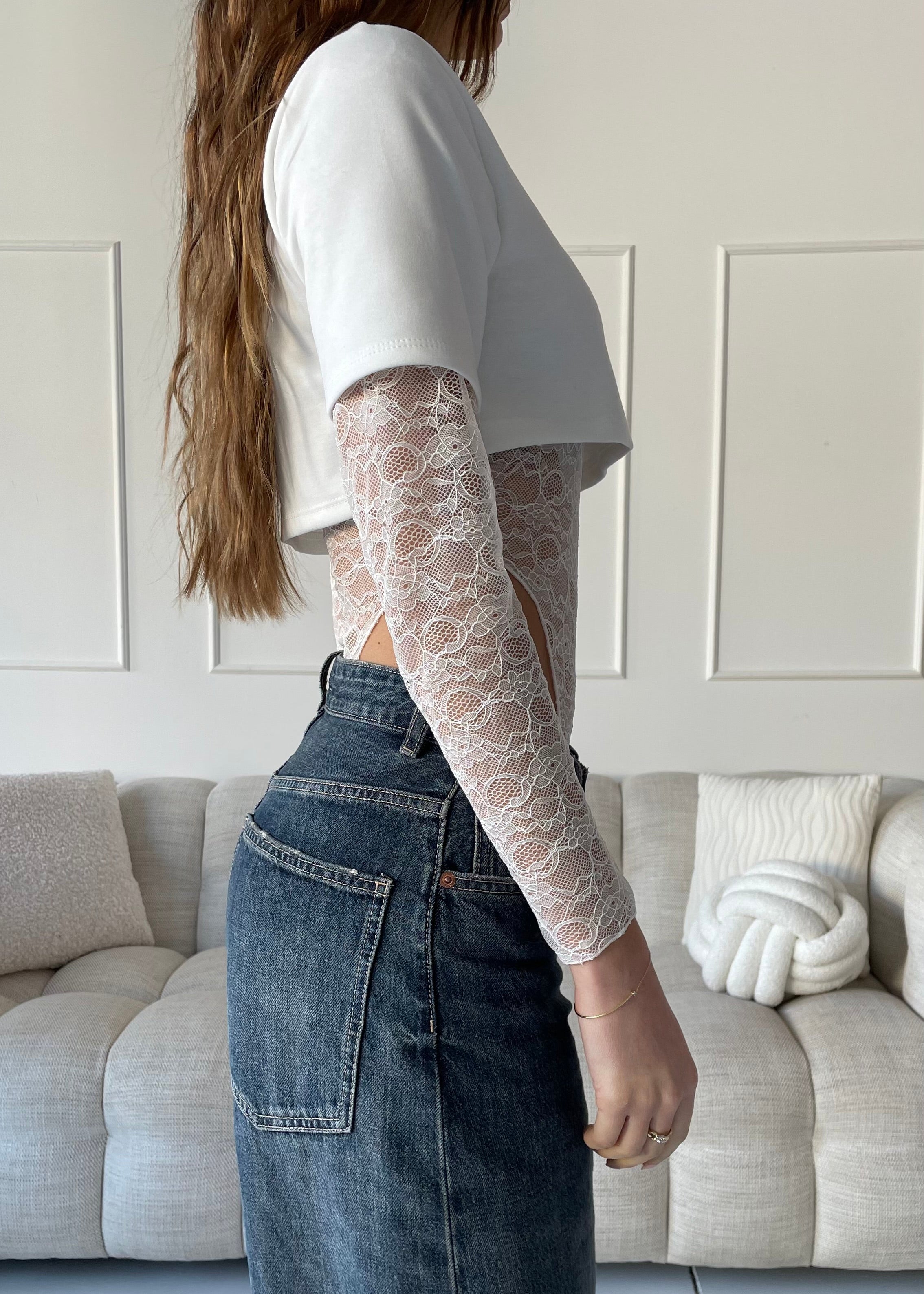 KAJSA - body 2 in 1 t-shirt crop con maniche e dettagli in pizzo bianco