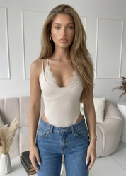 KONDY - body halter effetto doppio scollo con pizzo beige