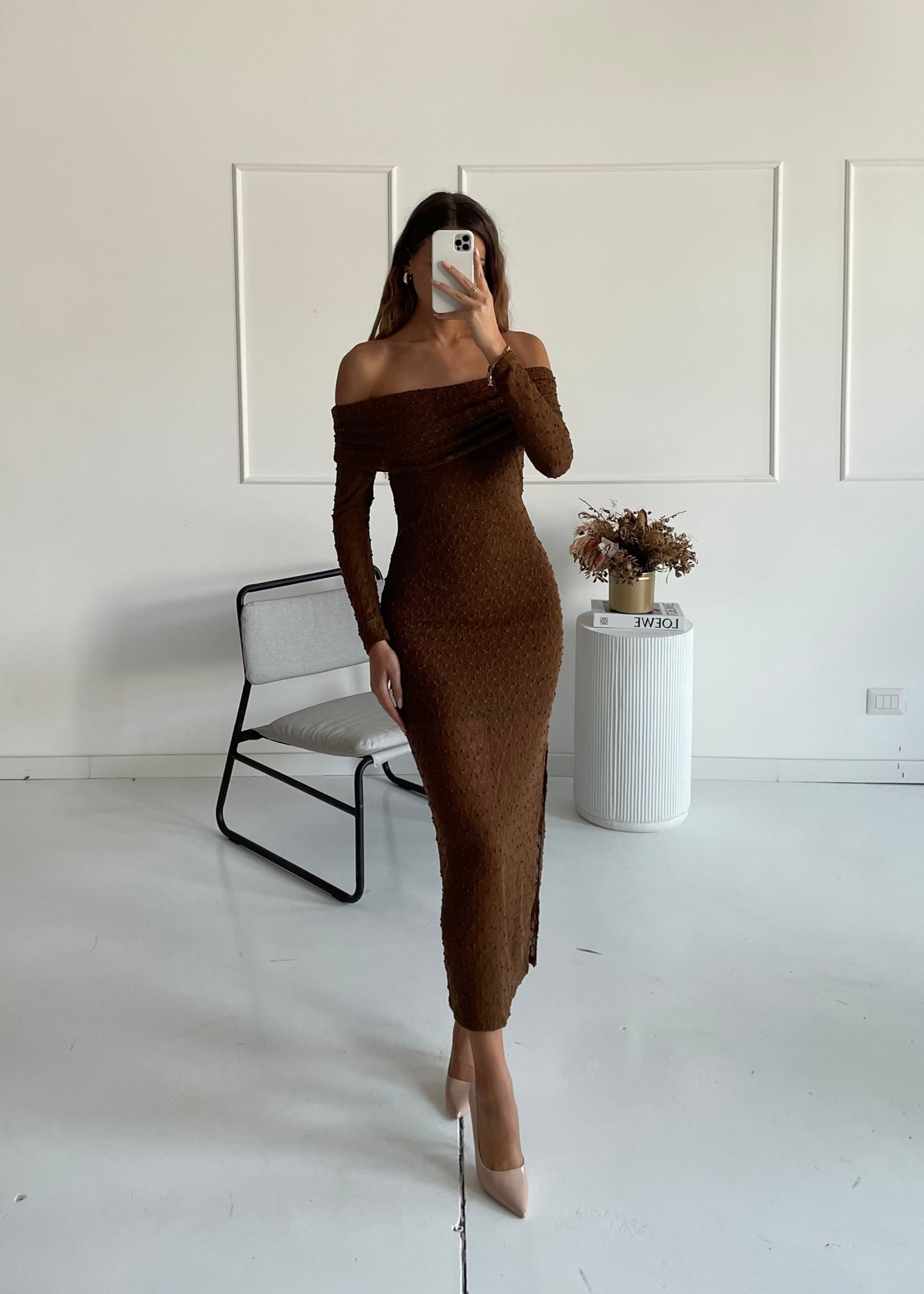 MAEVE - vestito midi scollo bardot effetto bouclé in marrone