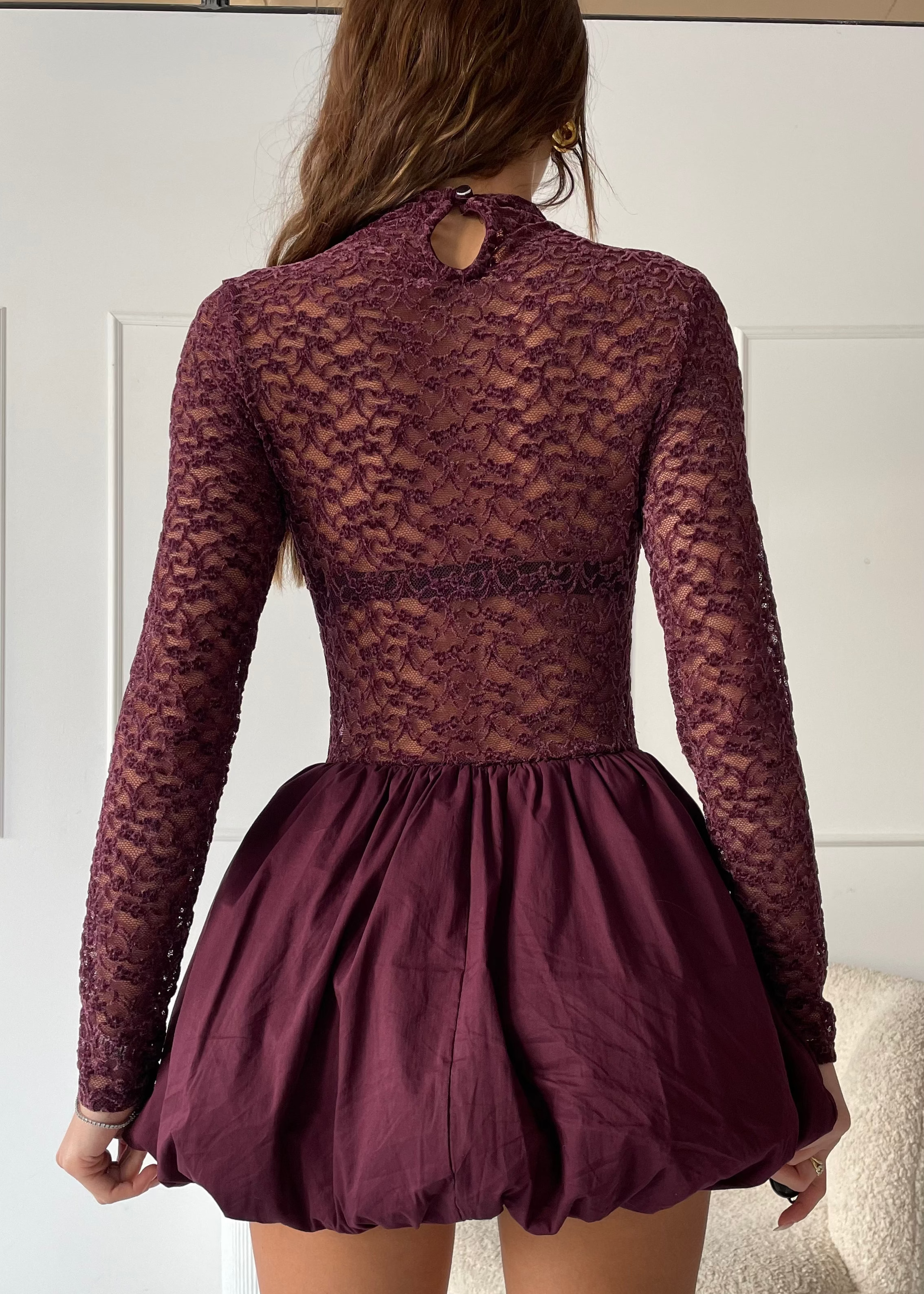 MARINA - vestito mini burgundy con gonna a palloncino e top in pizzo