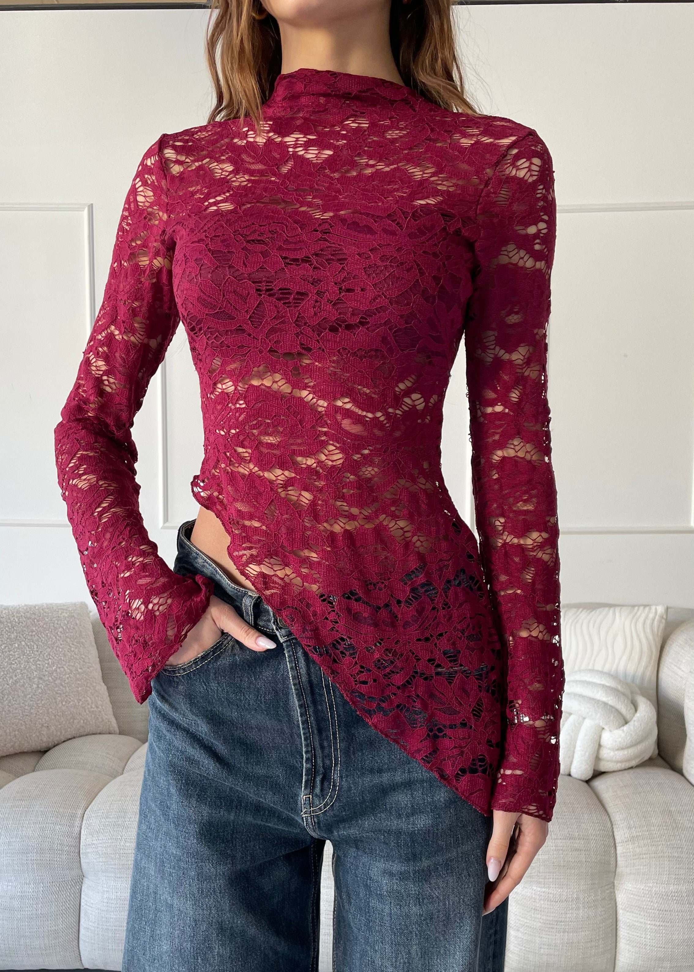 MEREL - top in pizzo bordeaux asimmetrico