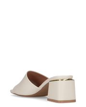 MARTHE - sandali beige con dettaglio dorato sopra il tacco squadrato