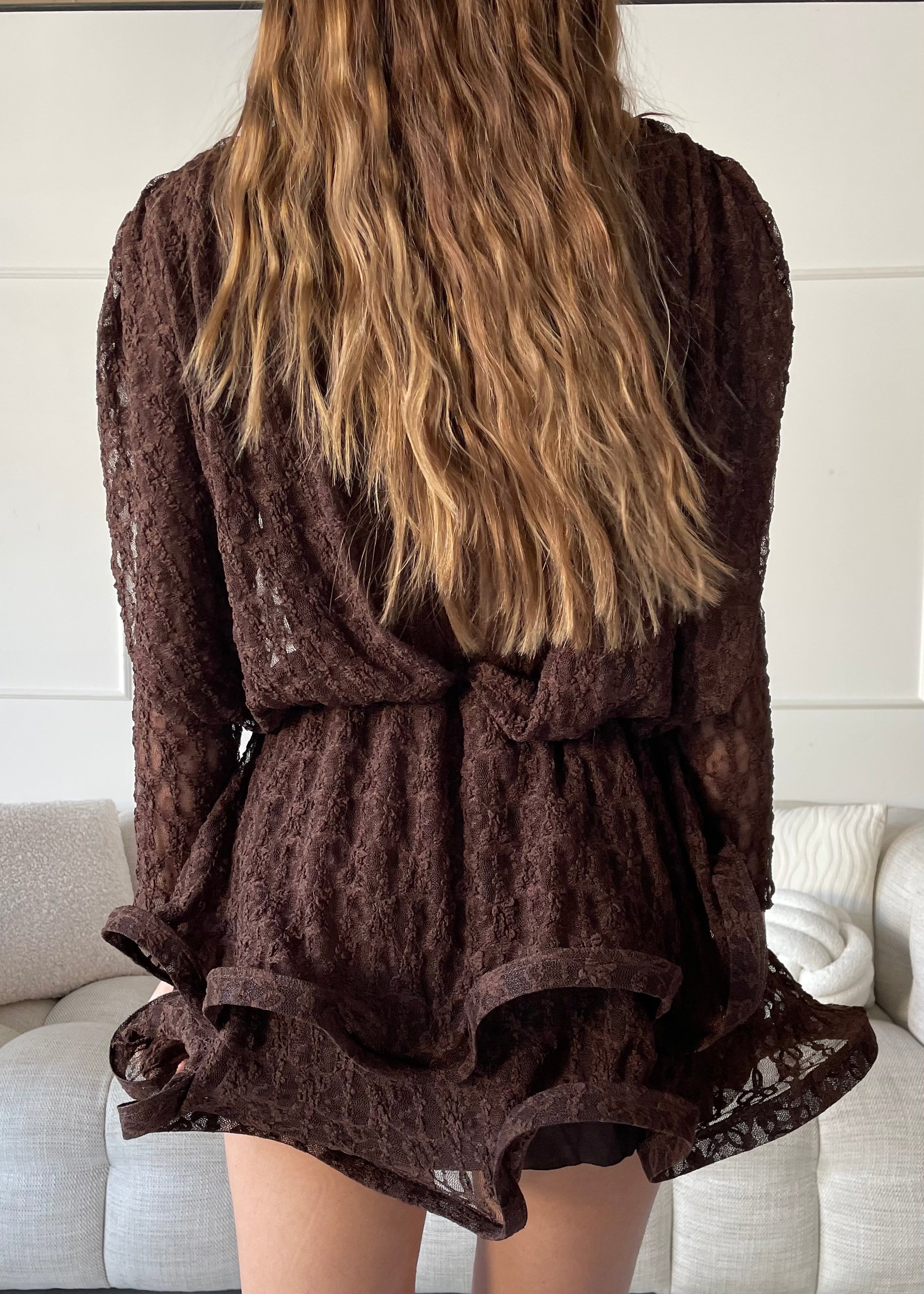 NEVA - mini abito in pizzo marrone con gonna a balze