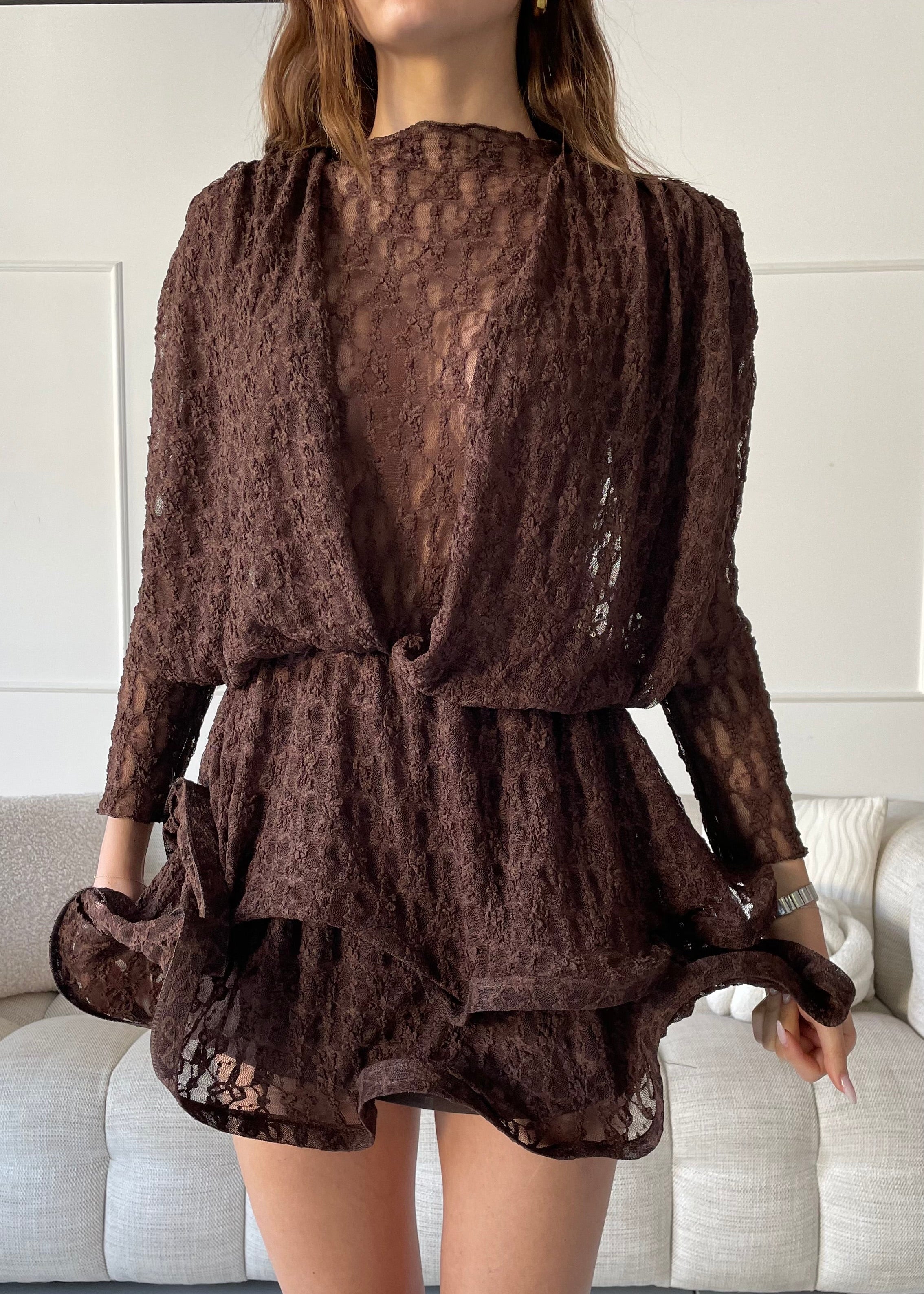 NEVA - mini abito in pizzo marrone con gonna a balze