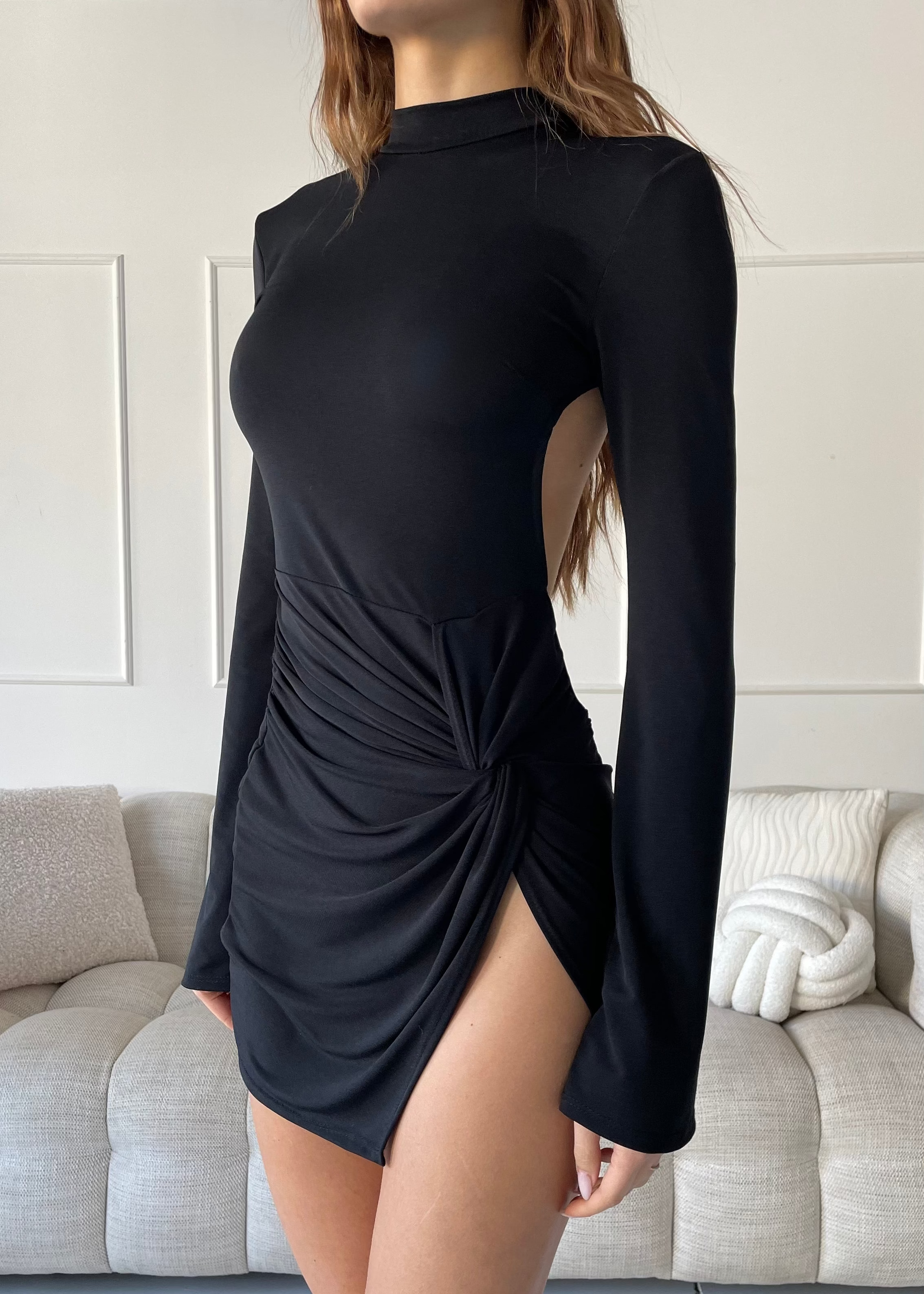 NITTY - vestito mini nero con spacco laterale e schiena scoperta