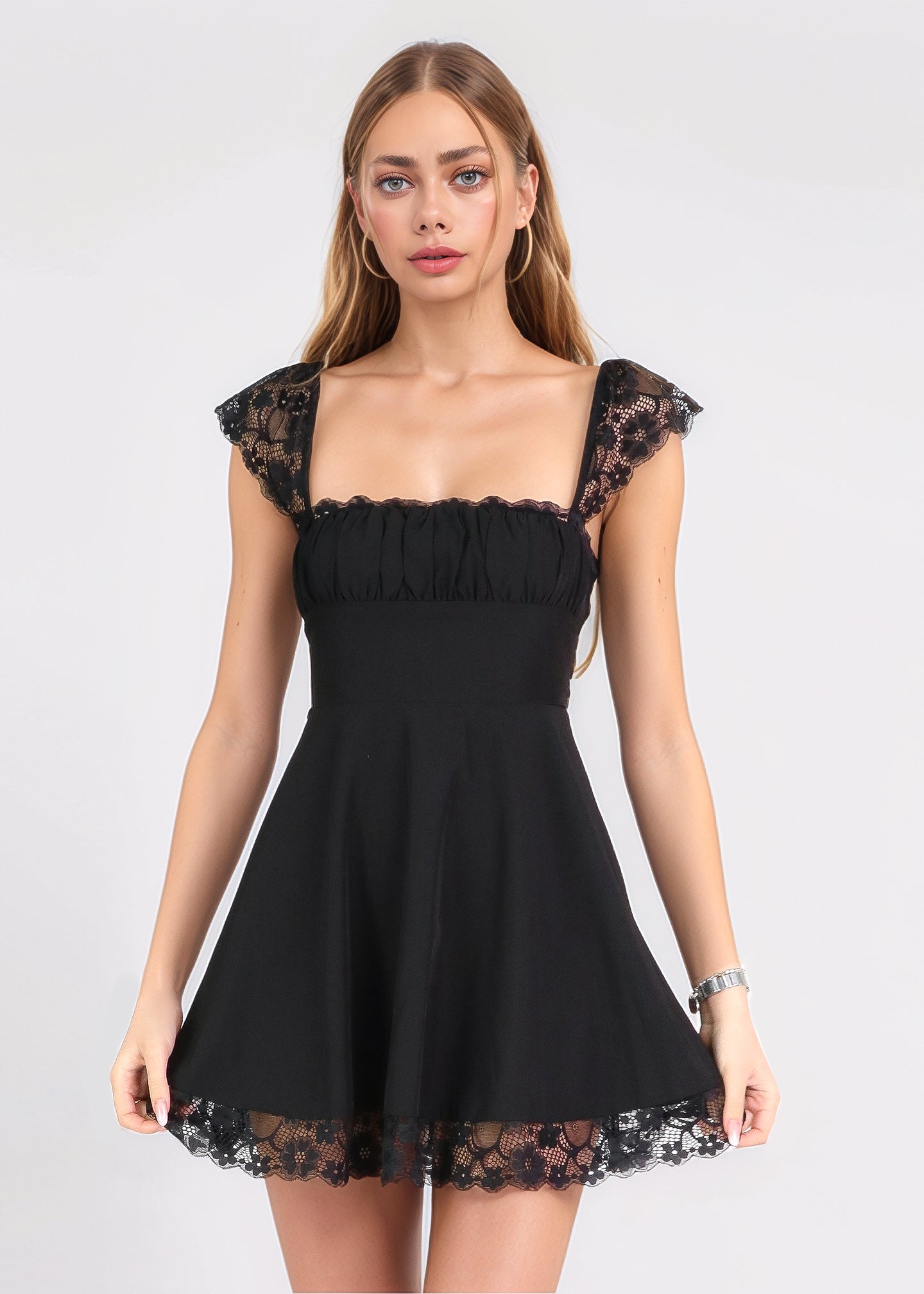 NOELE vestito nero con gonna ampia e dettagli in pizzo – QUANTICLO®