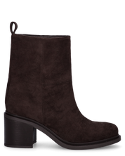 PENNY- stivaletto con tacco basso in camoscio marrone scuro
