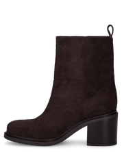 PENNY- stivaletto con tacco basso in camoscio marrone scuro