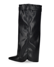 DALY - Stivale alto rigido con tacco nascosto in ecopelle nera e dettaglio chiusura argentata