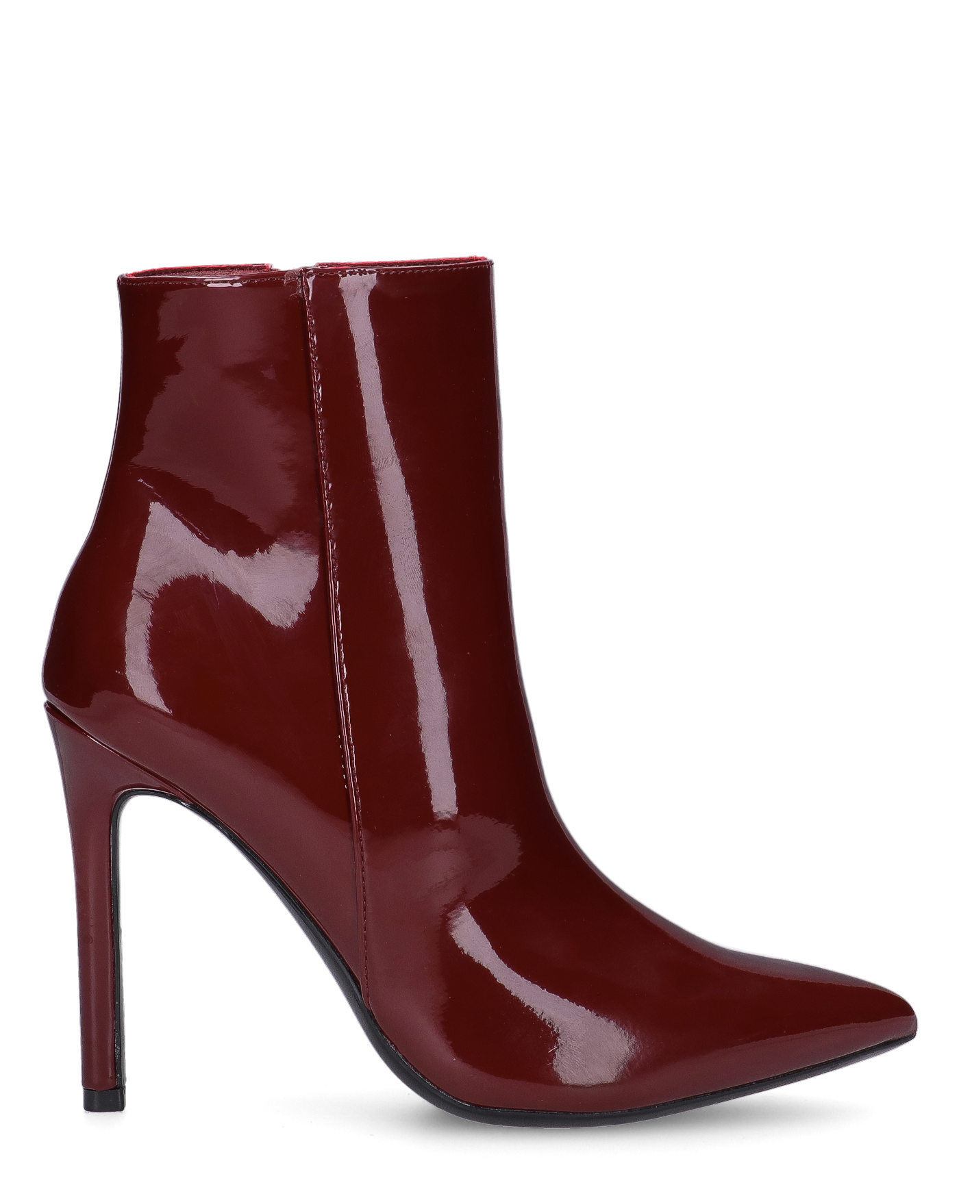 QuinnBurgundy_12_2b99d307-c56e-469e-94f7-9b71bcab4c82.png