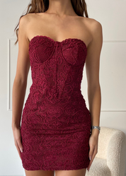 MIRA - abito mini in pizzo burgundy con scollo corpetto