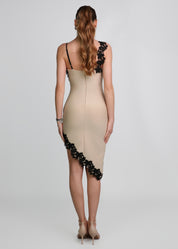 ROME - vestito corto beige con spacco e dettagli pizzo nero