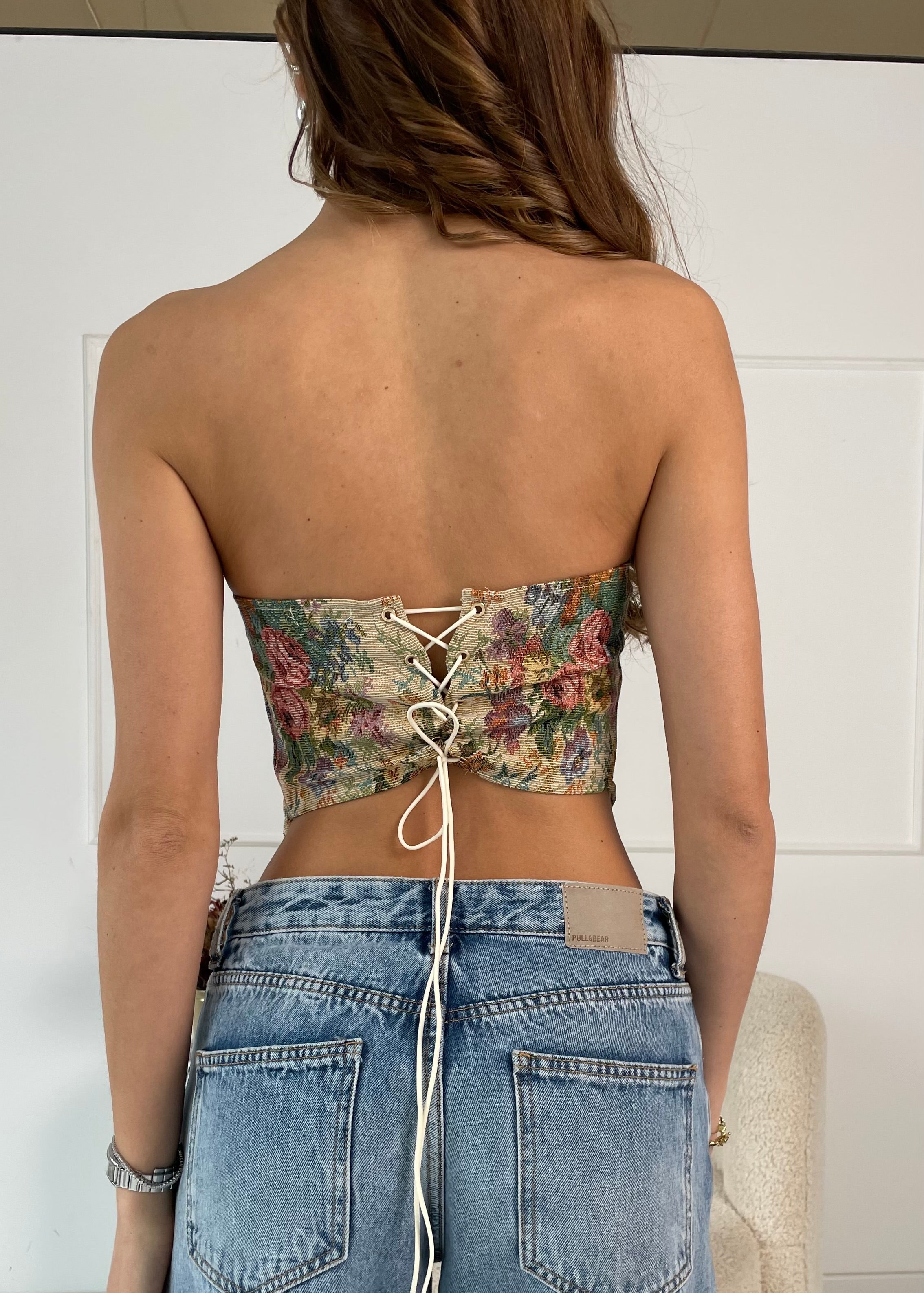 SAMMY - corpetto in tessuto jacquard floreale beige con allacciatura posteriore