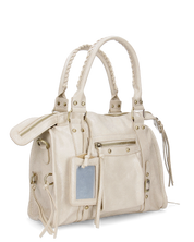 SKYLAR - Versione Grande - borsetta a mano beige chiaro con zip e frangette