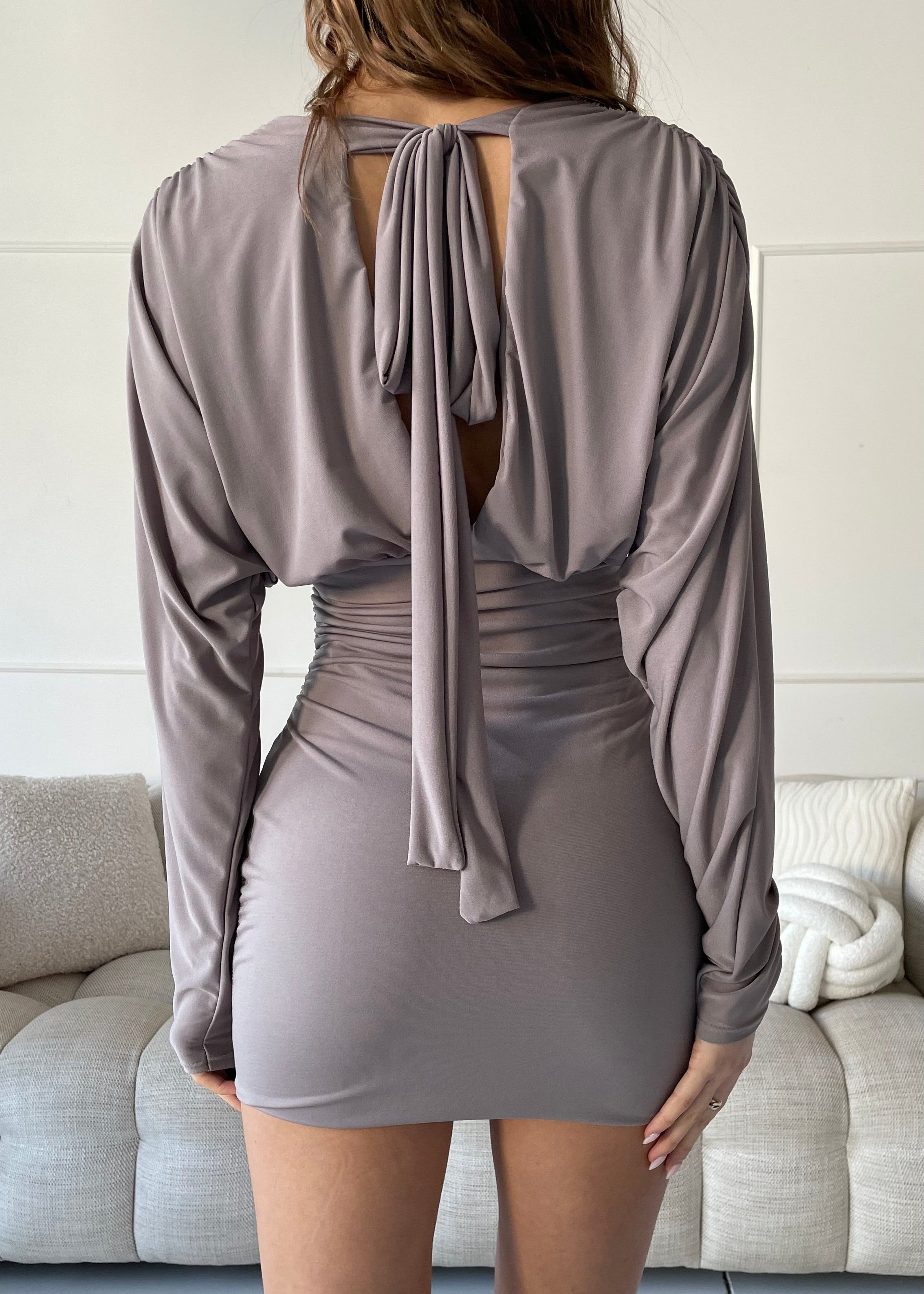 VERRY - vestito mini in beige scuro con scollo a V drappeggiato