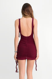 VINE - vestito mini aderente in burgundy con schiena scoperta