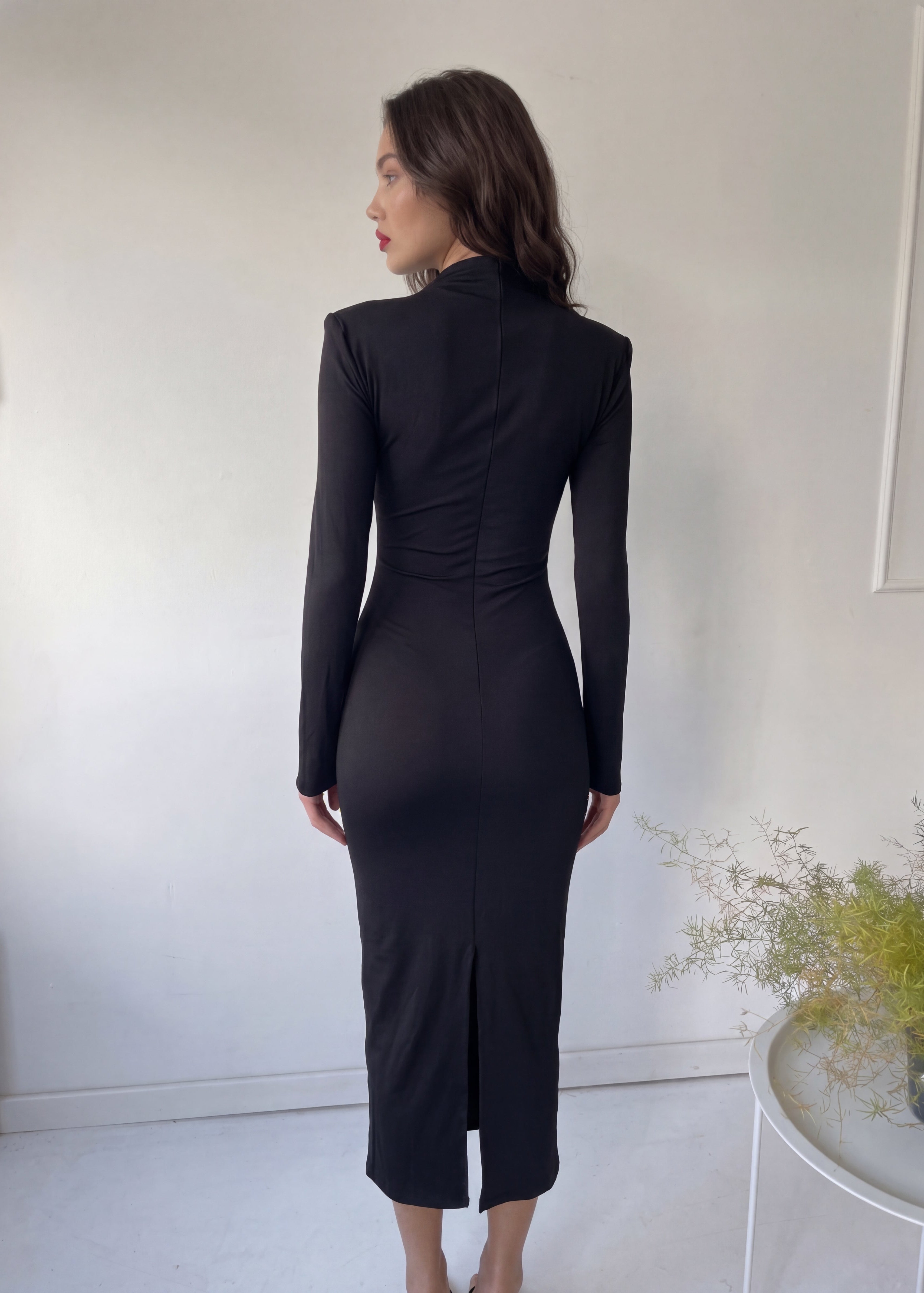 ZALINDA - abito vestito midi con spalline imbottite in nero