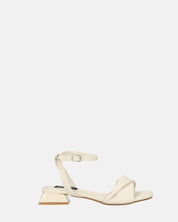 AKIRA - sandali bassi beige con cinturino