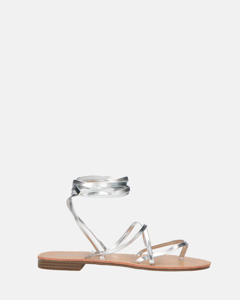 CRESSIDA - sandali bassi beige con cordini argento