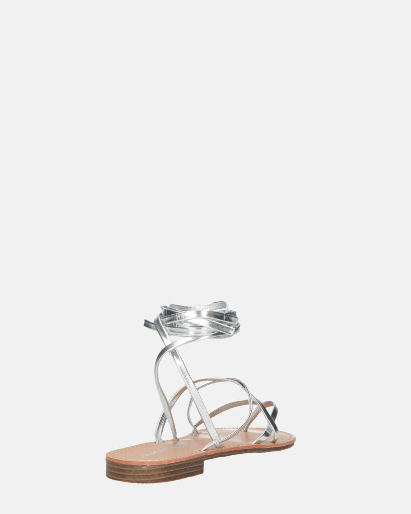 CRESSIDA - sandali bassi beige con cordini argento