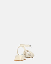 AKIRA - sandali bassi beige con cinturino