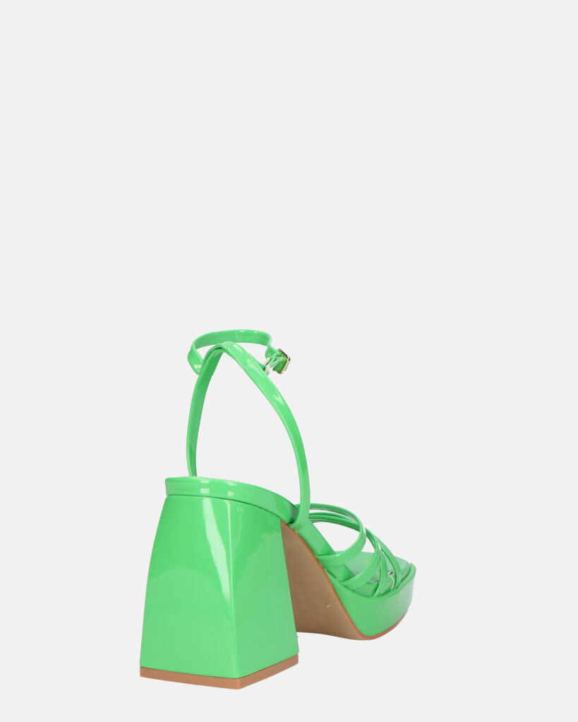 WINONA - sandali in glassy verde con tacco squadrato