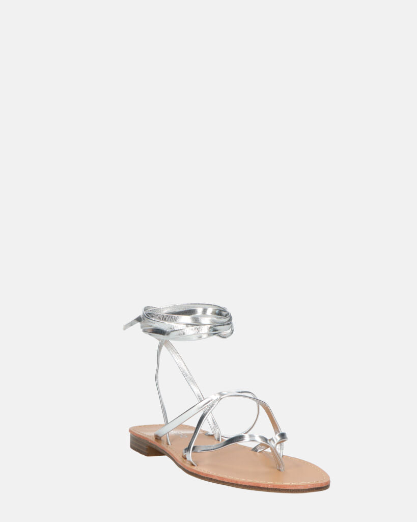 CRESSIDA - sandali bassi beige con cordini argento