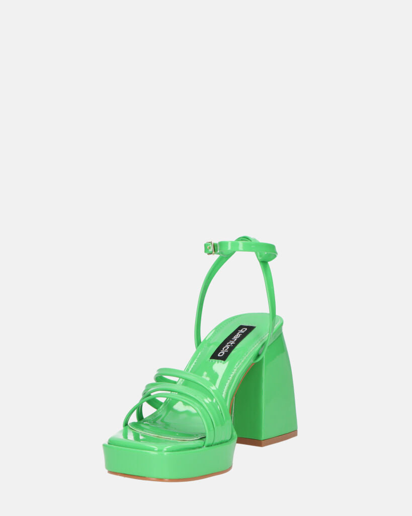 WINONA - sandali in glassy verde con tacco squadrato
