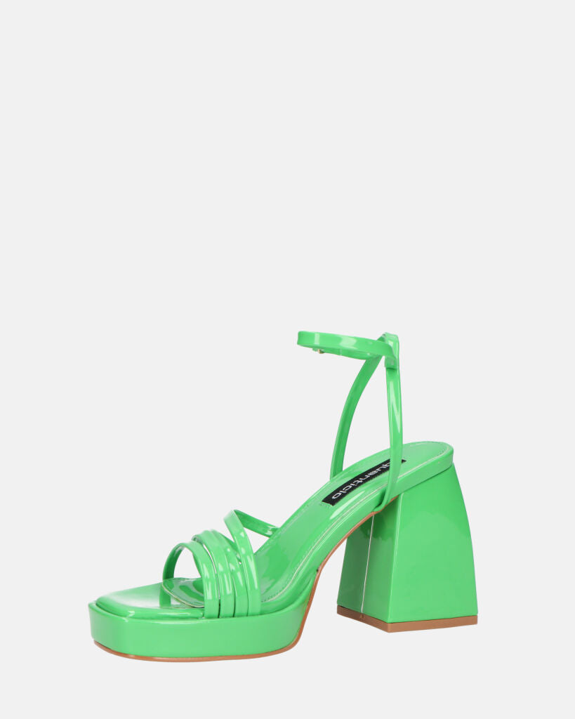 WINONA - sandali in glassy verde con tacco squadrato