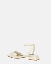 AKIRA - sandali bassi beige con cinturino