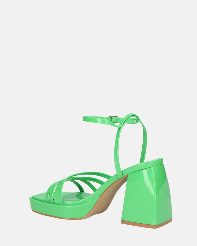 WINONA - sandali in glassy verde con tacco squadrato