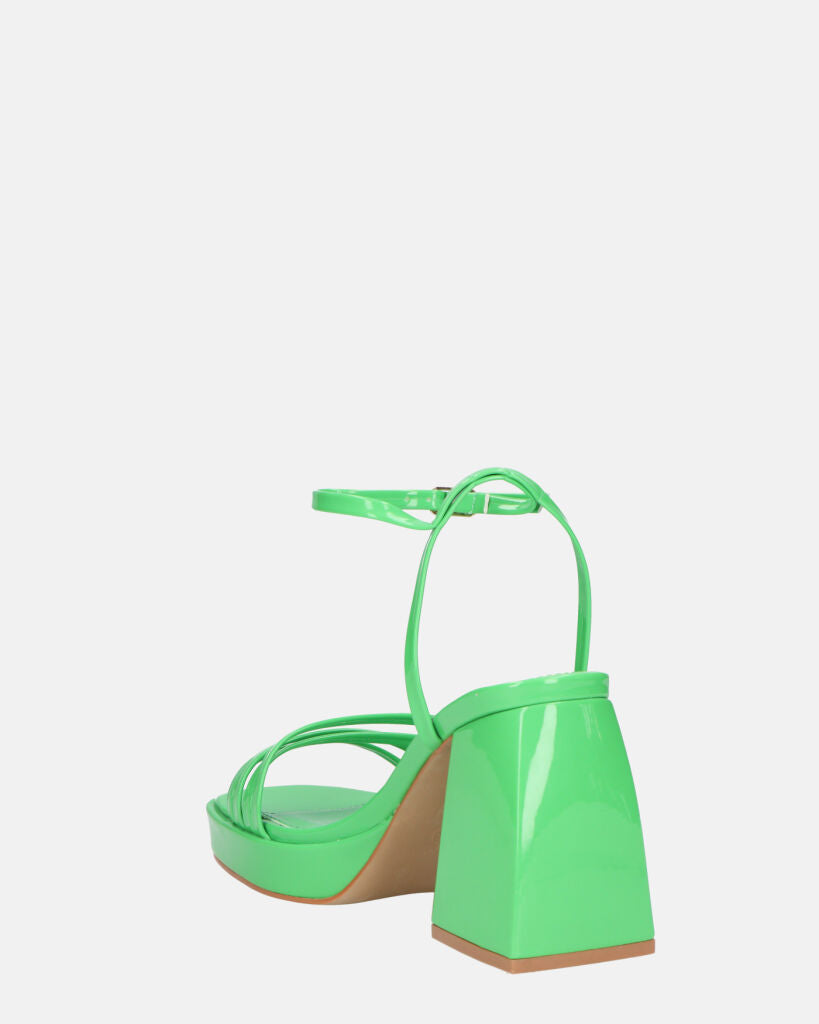 WINONA - sandali in glassy verde con tacco squadrato