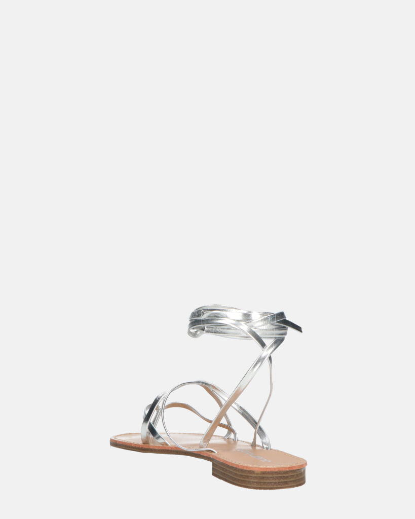 CRESSIDA - sandali bassi beige con cordini argento