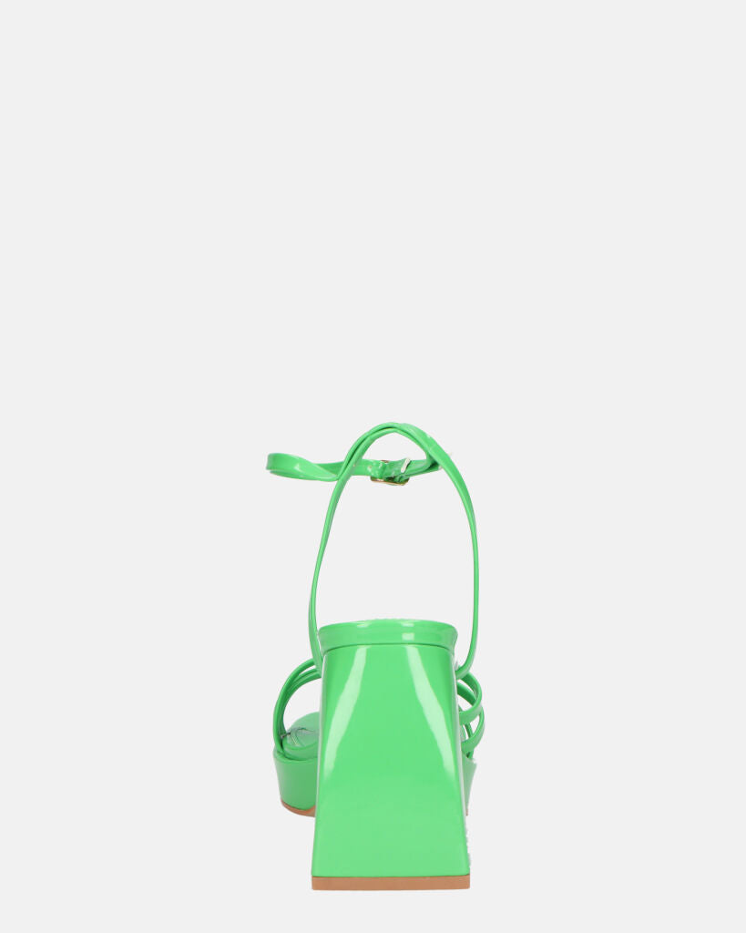 WINONA - sandali in glassy verde con tacco squadrato