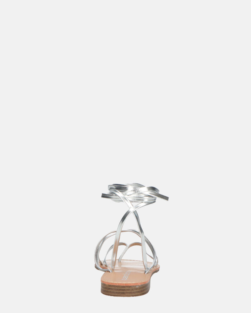 CRESSIDA - sandali bassi beige con cordini argento