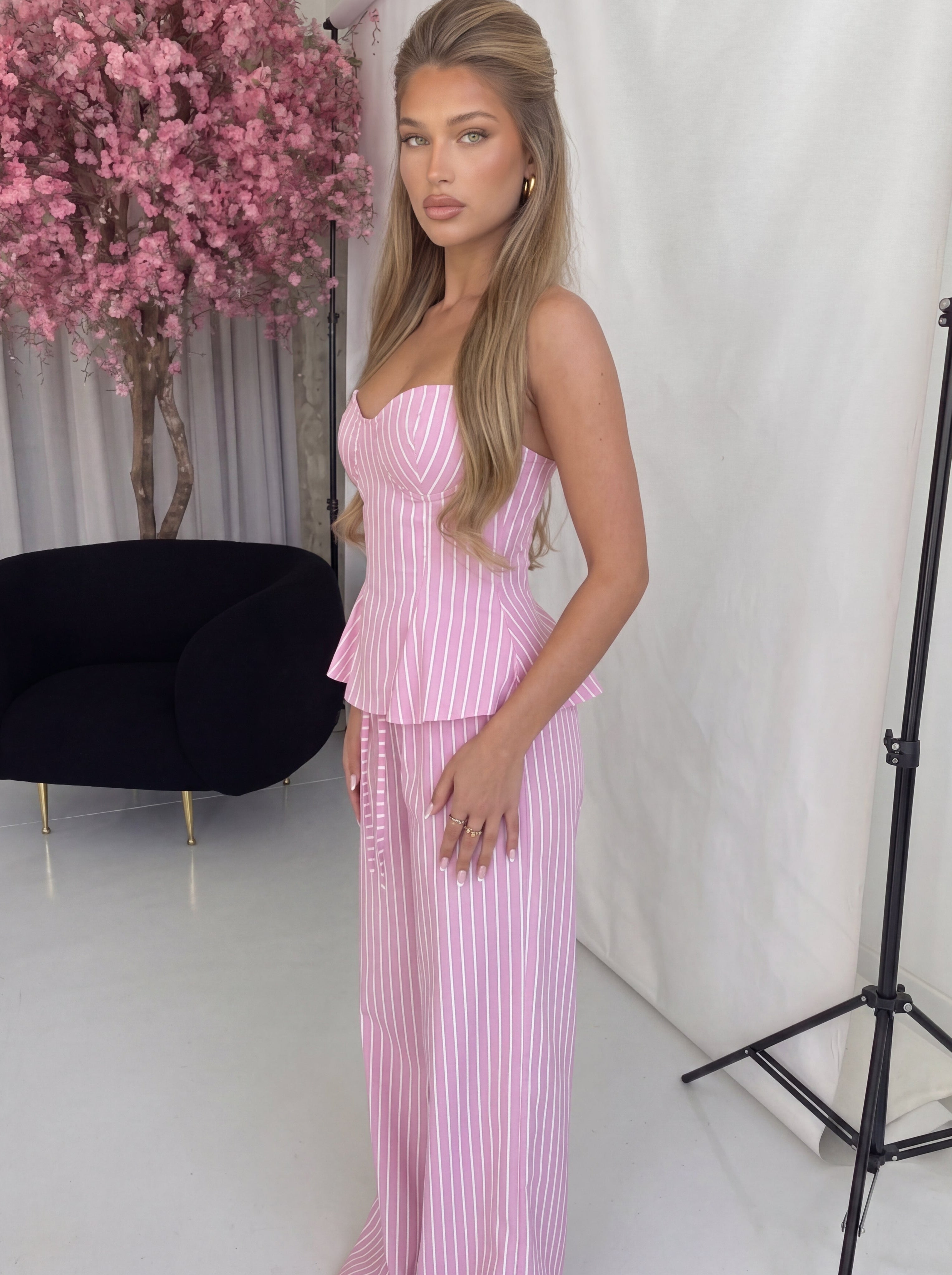 ANDRA - set coordinato pantaloni e top peplum a righe rosa