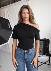 BRIDIE - body maniche corte e scollatura asimmetrica in nero