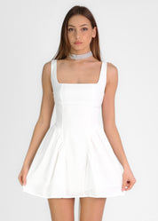 GABRIELLE - vestito mini bianco con gonna ampia con scollo posteriore e fiocco