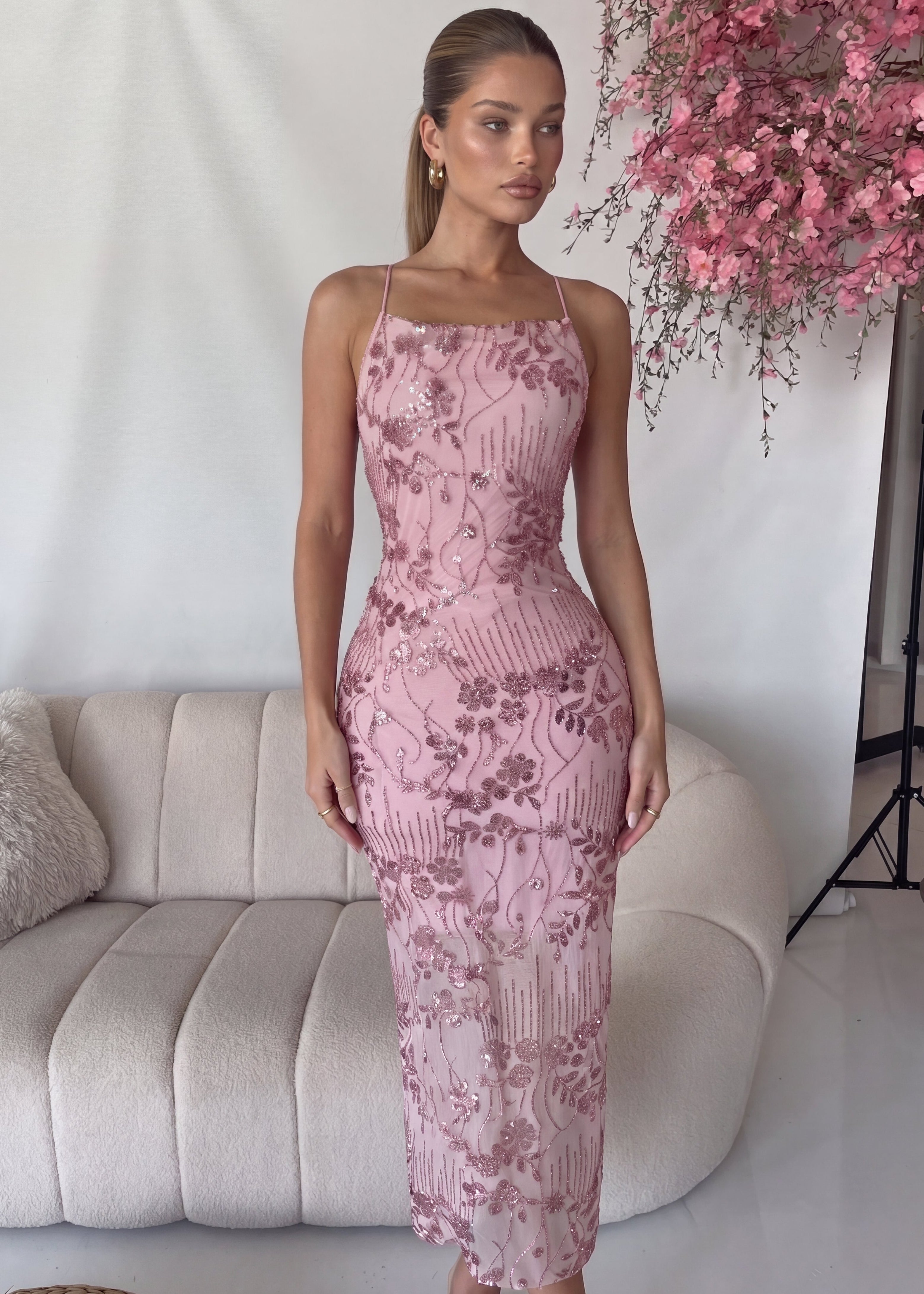 CLARY - abito midi ricamato in paillettes rosa